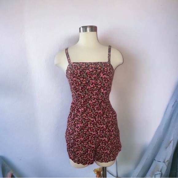 Old Navy Floral Romper - Picture 1 of 4